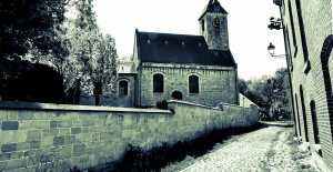 Eglise de village. Village church.