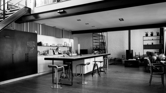 Décor de cuisine moderne dans un loft à Bruxelles